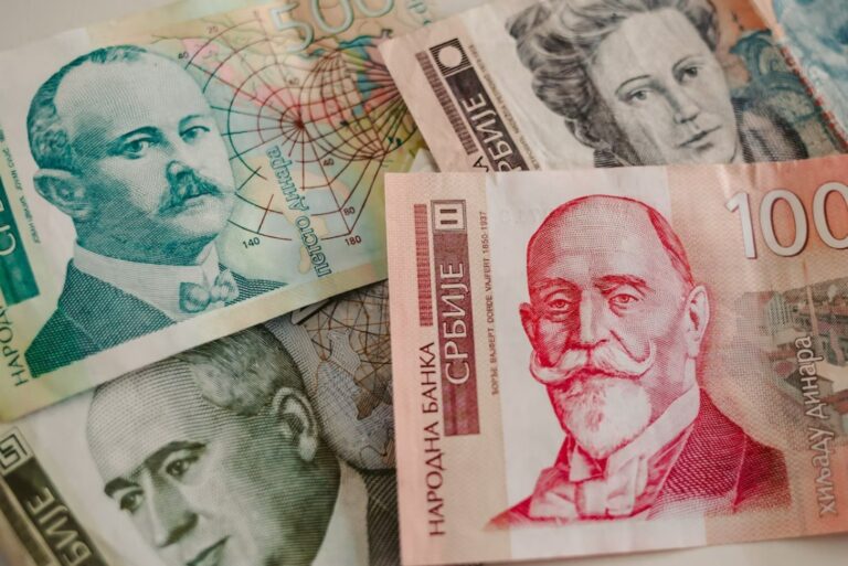 Koliko iznosi novčana naknada sa biroa u Srbiji